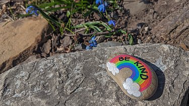 Sign,Be,Kind,And,A,Rainbow,On,A,Painted,Rock.